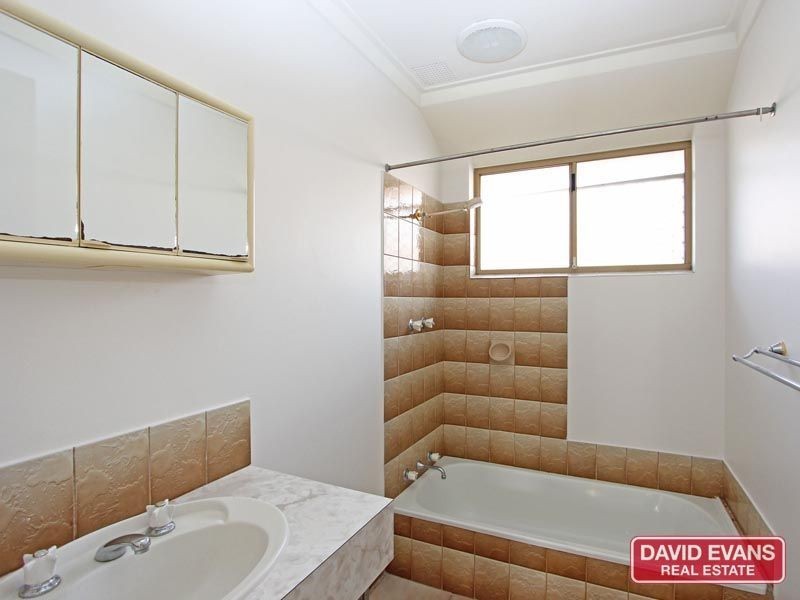 2 BERKSHIRE DRIVE, Beldon WA 6027