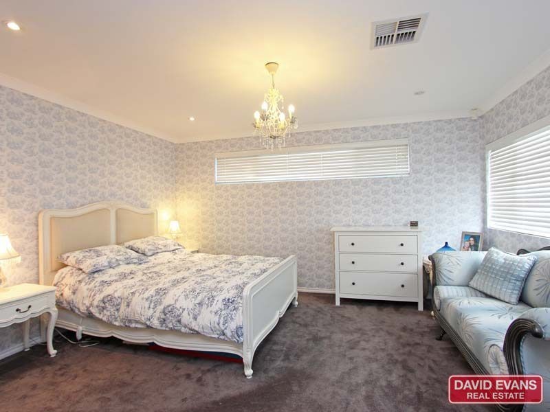 12 La Bianca Vista, Carramar WA 6031