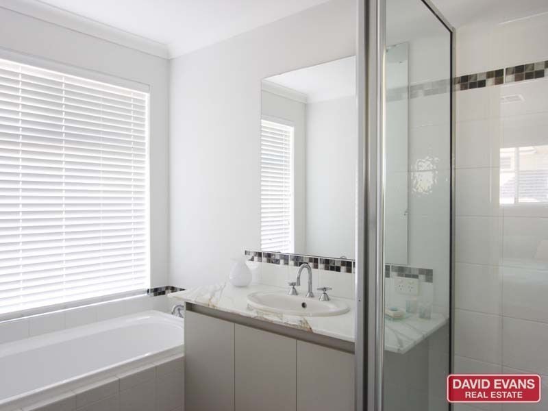 12 La Bianca Vista, Carramar WA 6031