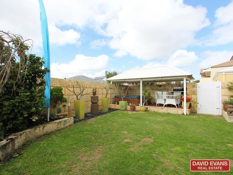 12 La Bianca Vista, Carramar WA 6031