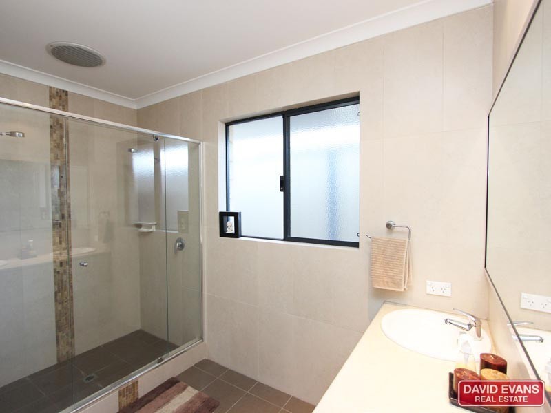 15 Nankeen Circle, Tapping WA 6065