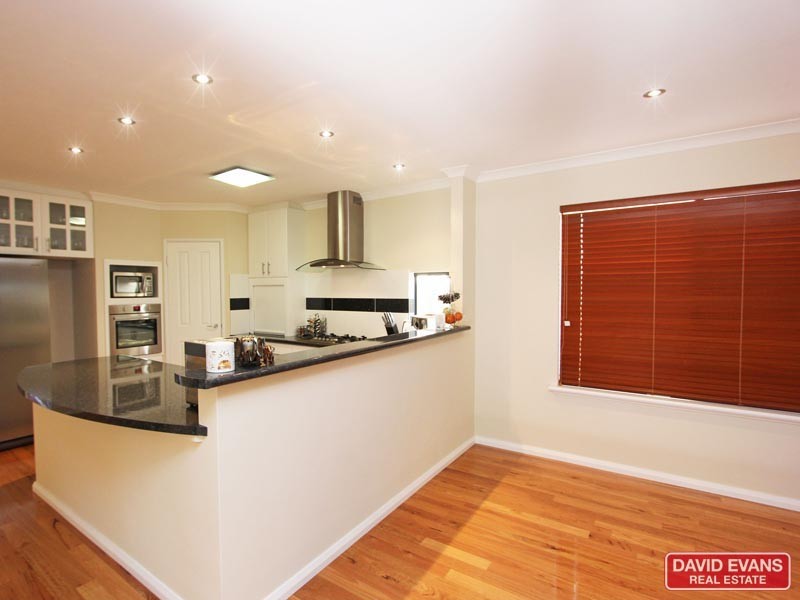 15 Nankeen Circle, Tapping WA 6065