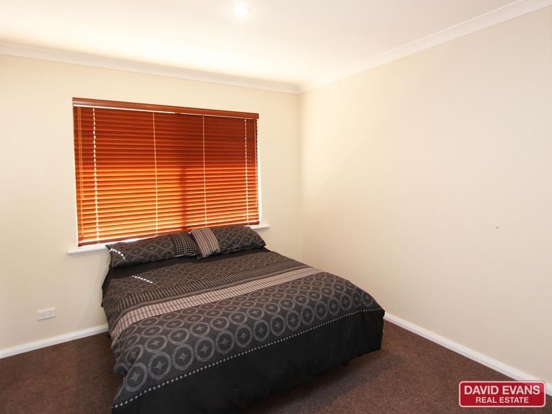 15 Nankeen Circle, Tapping WA 6065