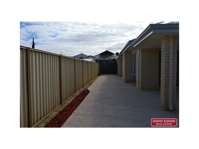 12 Jindare Loop, Carramar WA 6031