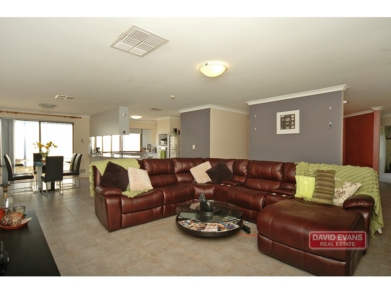 33 Clarafield Meander, Tapping WA 6065