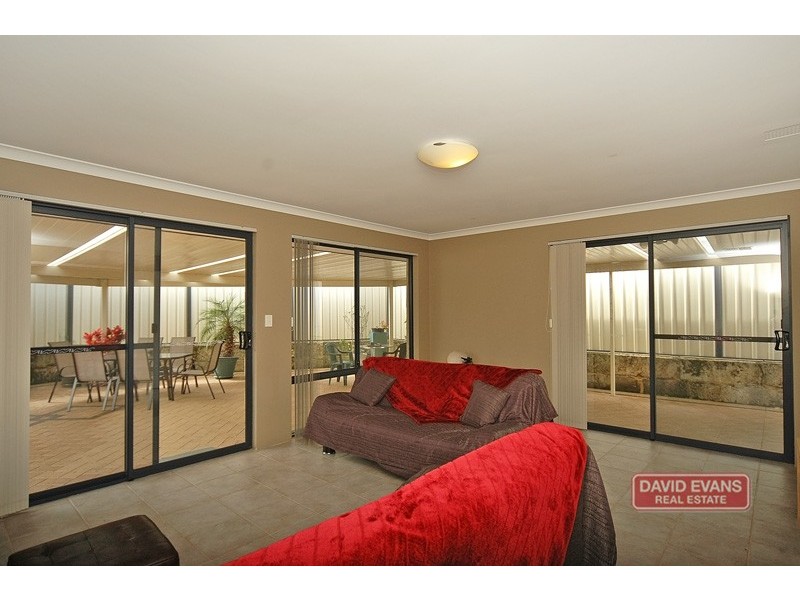 33 Clarafield Meander, Tapping WA 6065