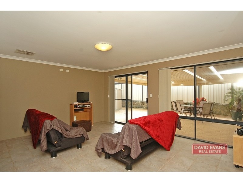 33 Clarafield Meander, Tapping WA 6065