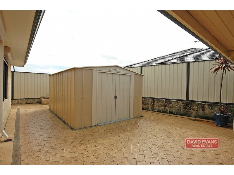 33 Clarafield Meander, Tapping WA 6065