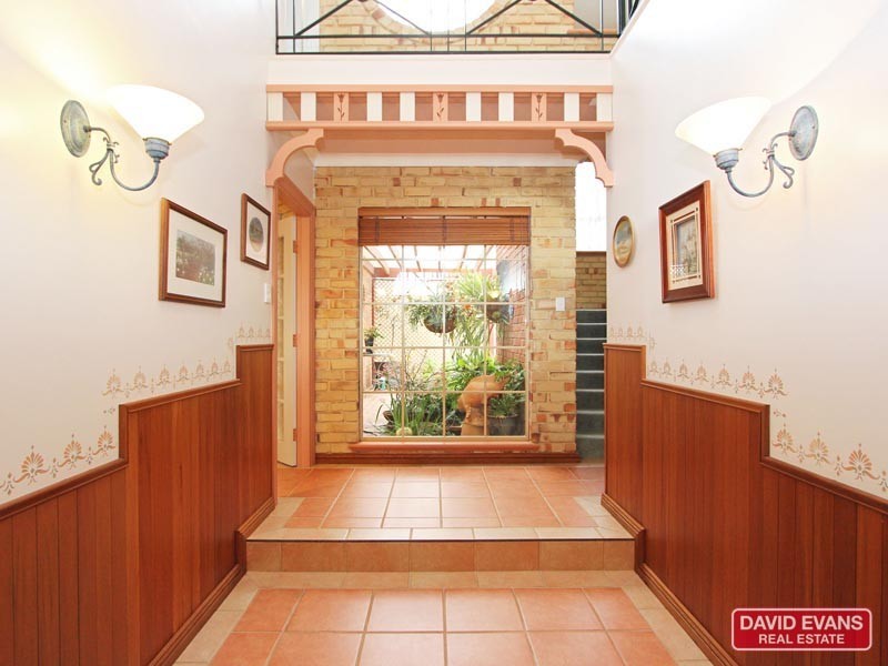 2 LATIFA CLOSE, Ocean Reef WA 6027