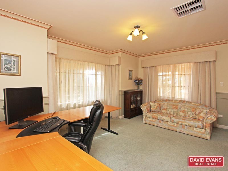 2 LATIFA CLOSE, Ocean Reef WA 6027