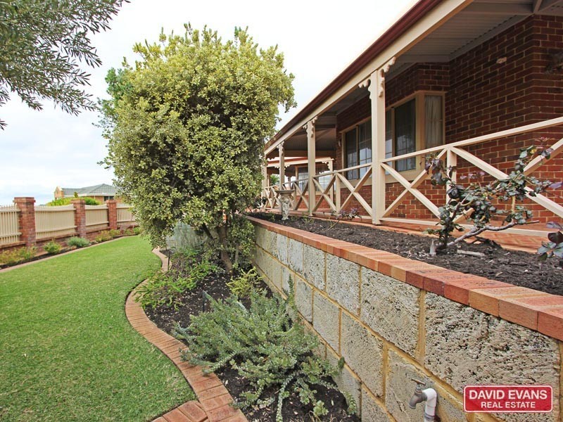 2 LATIFA CLOSE, Ocean Reef WA 6027