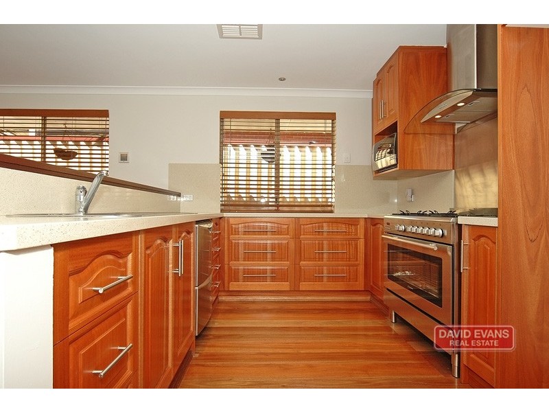 15 Greenock Gardens, Kinross WA 6028