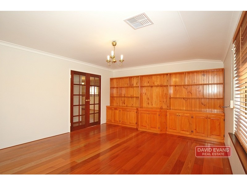 15 Greenock Gardens, Kinross WA 6028