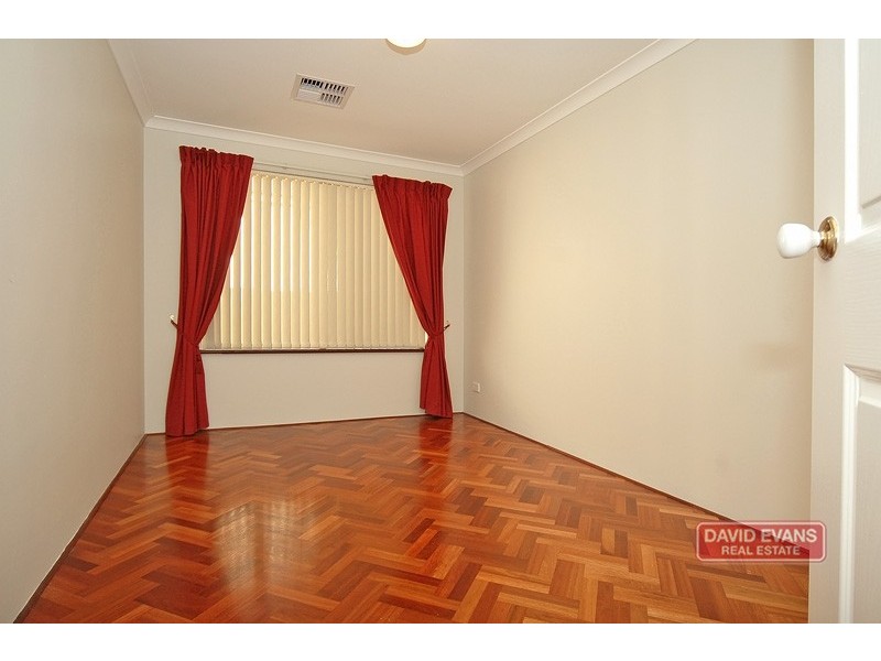 15 Greenock Gardens, Kinross WA 6028