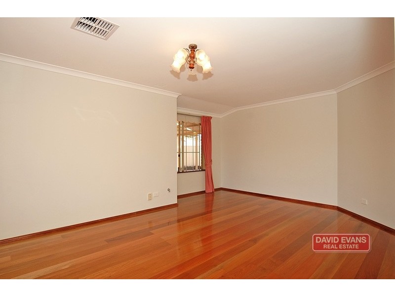 15 Greenock Gardens, Kinross WA 6028