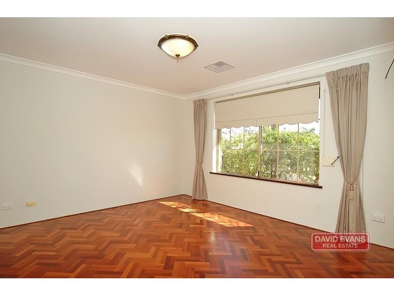 15 Greenock Gardens, Kinross WA 6028