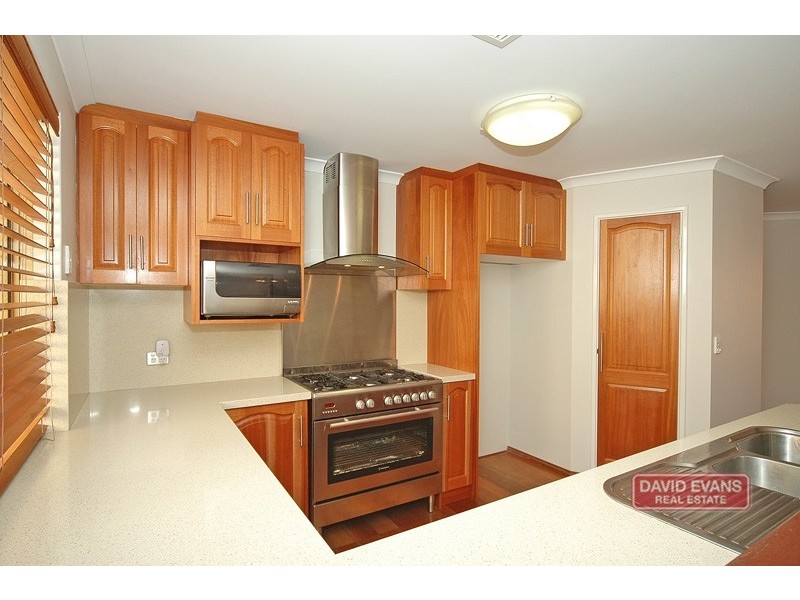 15 Greenock Gardens, Kinross WA 6028