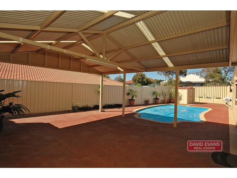 15 Greenock Gardens, Kinross WA 6028