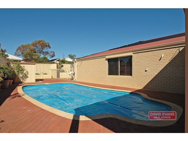 15 Greenock Gardens, Kinross WA 6028