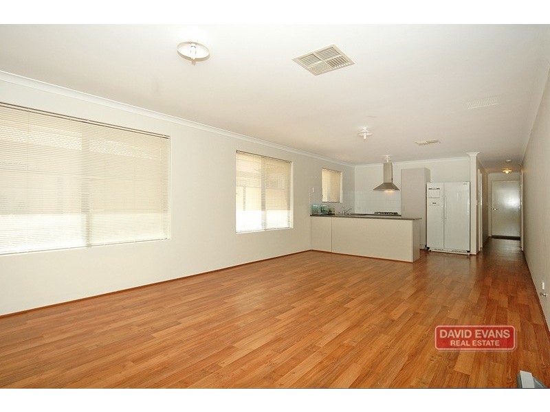 21 Lauderdale Ramble, Carramar WA 6031