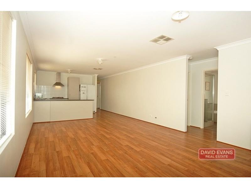 21 Lauderdale Ramble, Carramar WA 6031