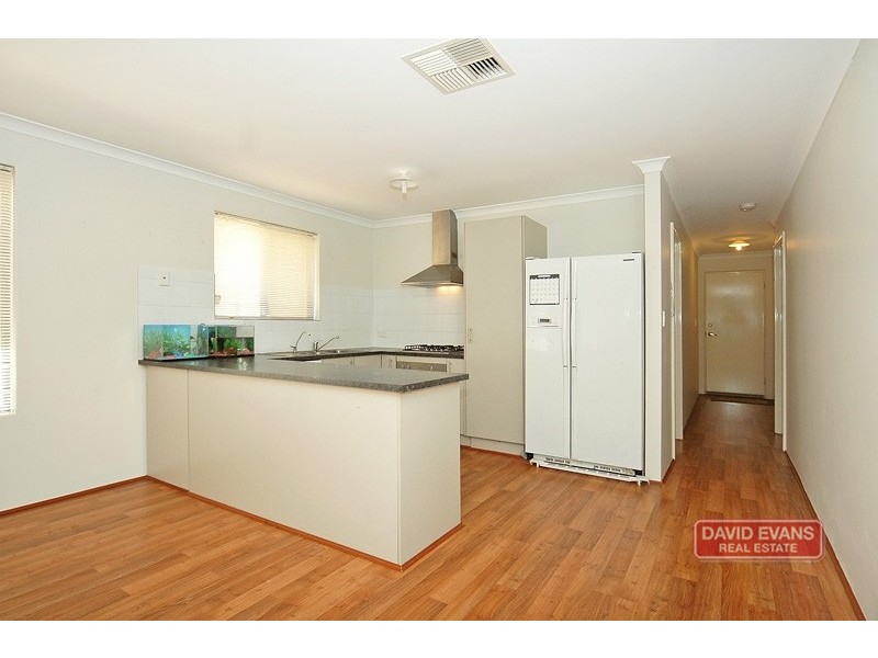 21 Lauderdale Ramble, Carramar WA 6031