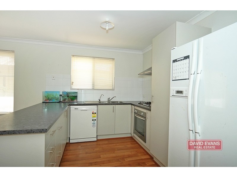 21 Lauderdale Ramble, Carramar WA 6031
