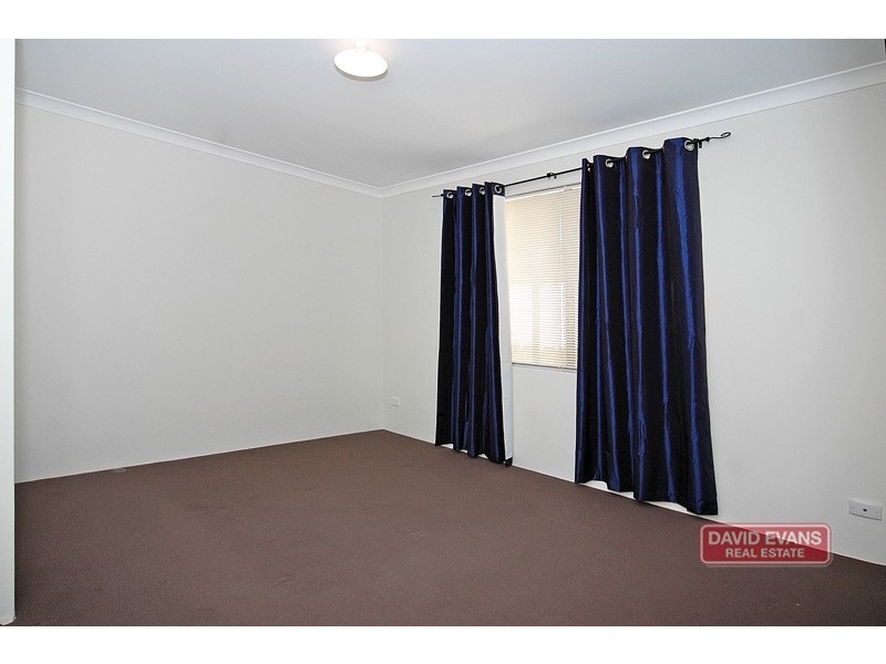 21 Lauderdale Ramble, Carramar WA 6031