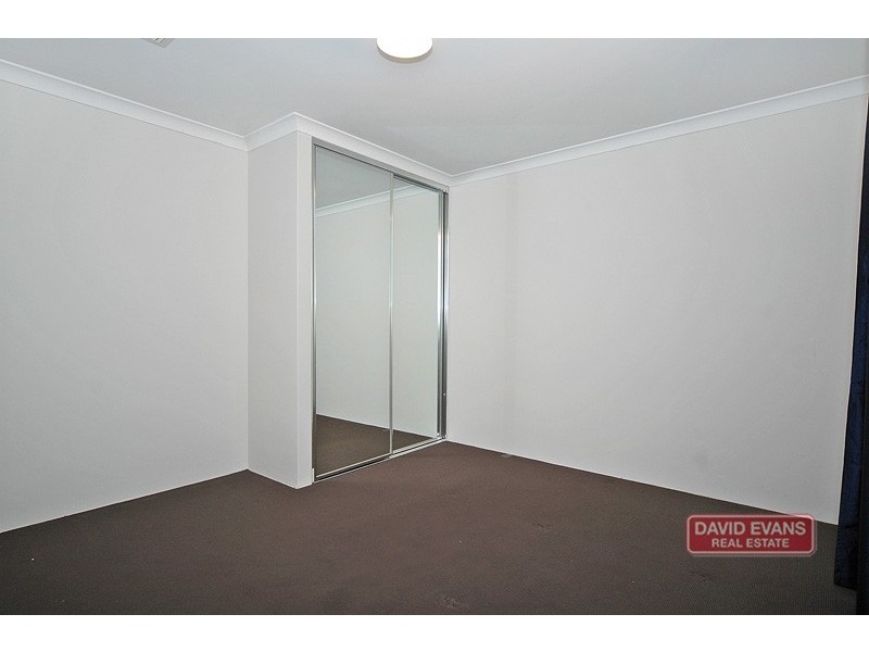 21 Lauderdale Ramble, Carramar WA 6031