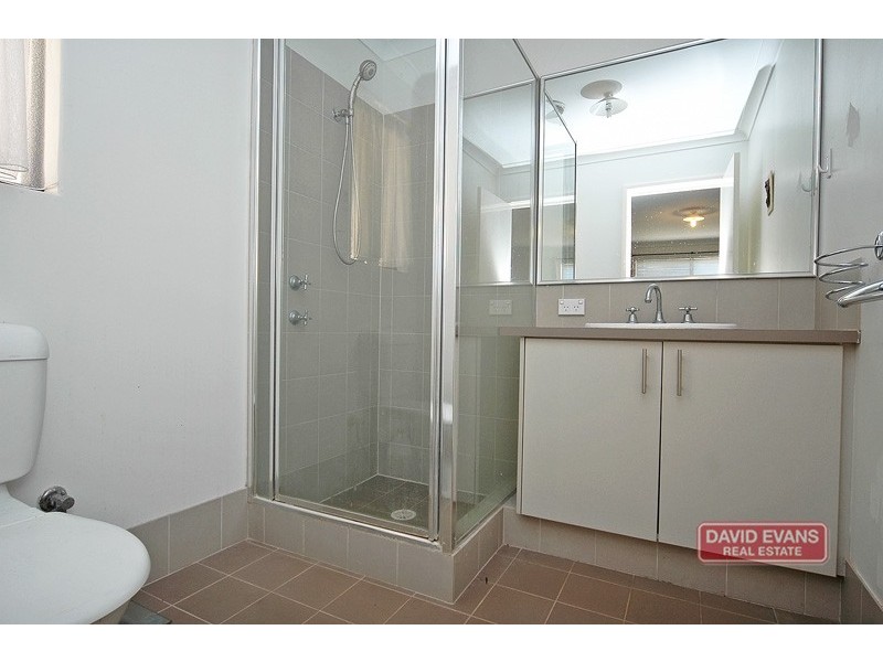 21 Lauderdale Ramble, Carramar WA 6031