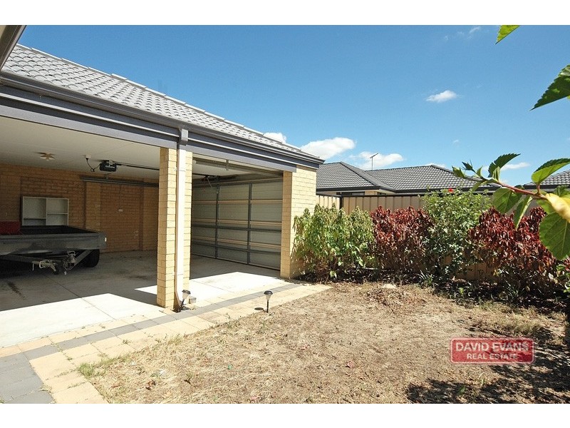 21 Lauderdale Ramble, Carramar WA 6031