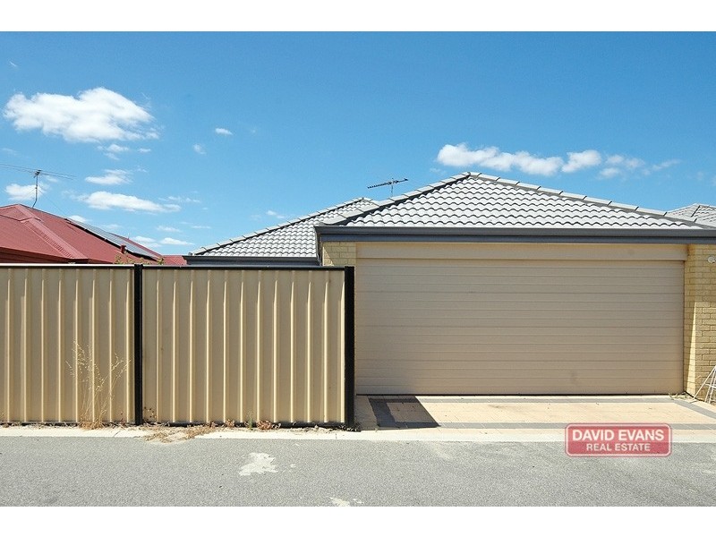 21 Lauderdale Ramble, Carramar WA 6031