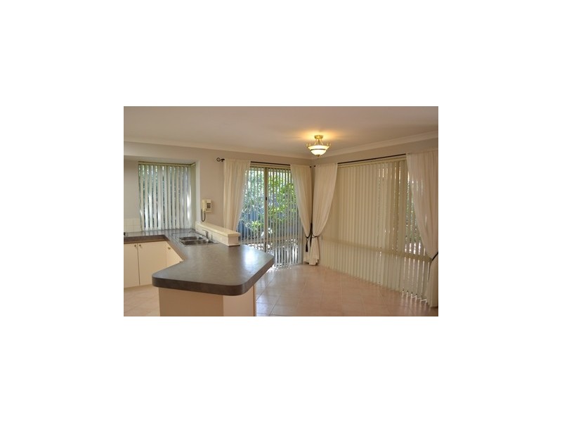 16 Golf Links Drive, Carramar WA 6031