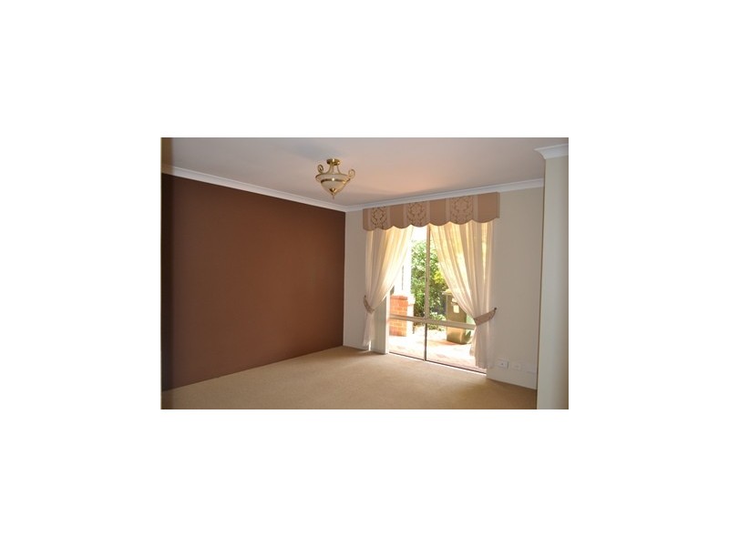 16 Golf Links Drive, Carramar WA 6031