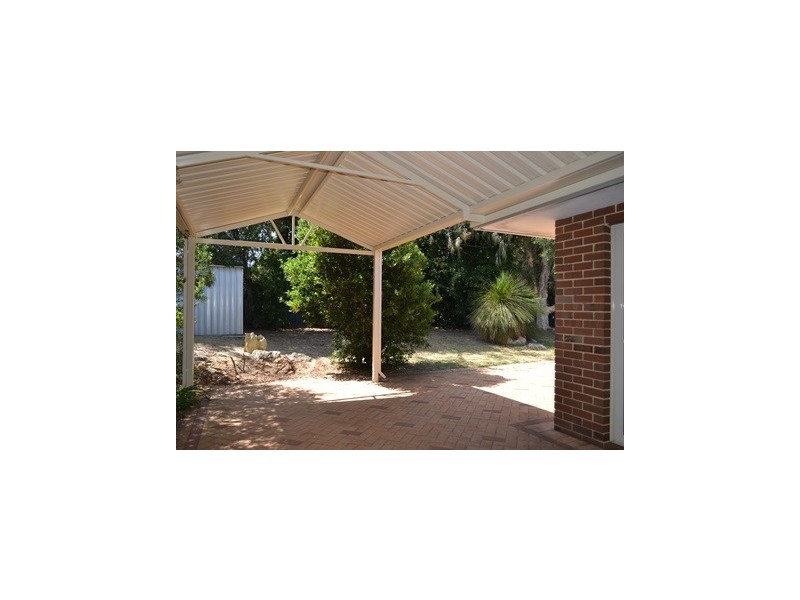 16 Golf Links Drive, Carramar WA 6031