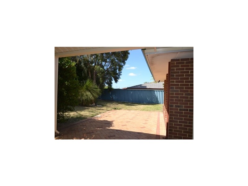 16 Golf Links Drive, Carramar WA 6031