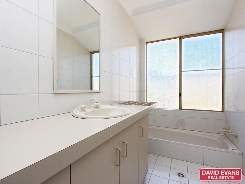 5 Crest Grove, Ballajura WA 6066