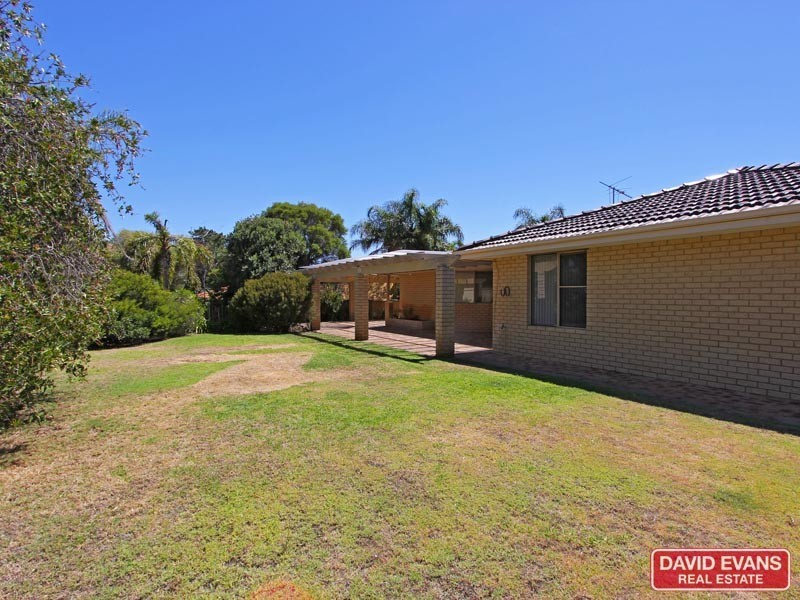 5 Crest Grove, Ballajura WA 6066