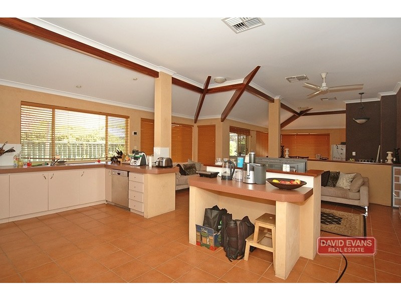 31 Houghton Drive, Carramar WA 6031