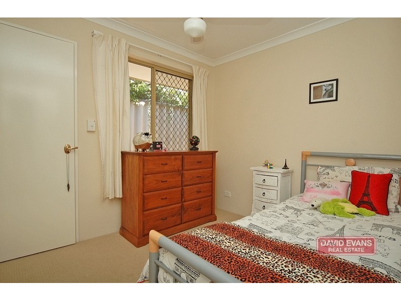 31 Houghton Drive, Carramar WA 6031