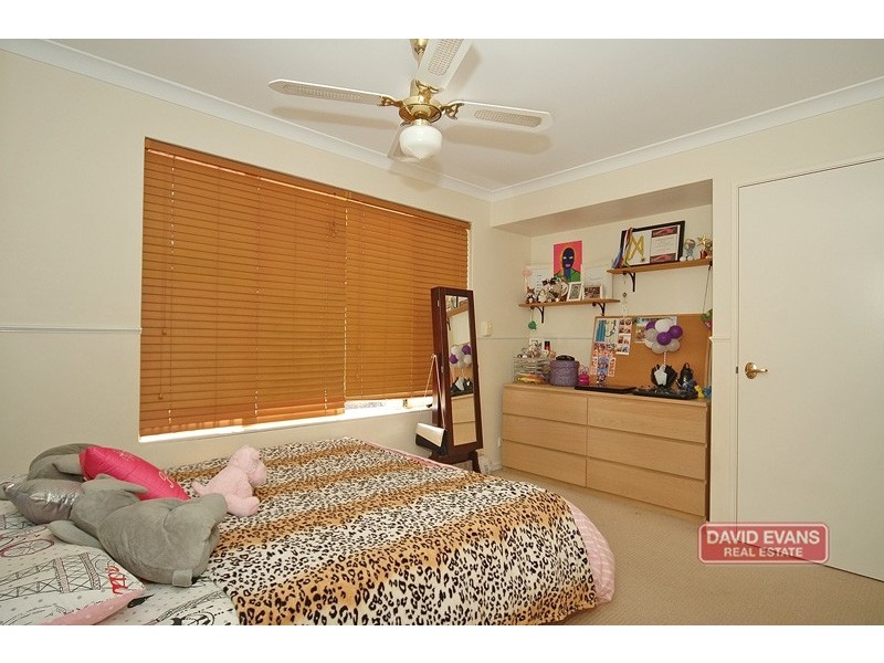 31 Houghton Drive, Carramar WA 6031