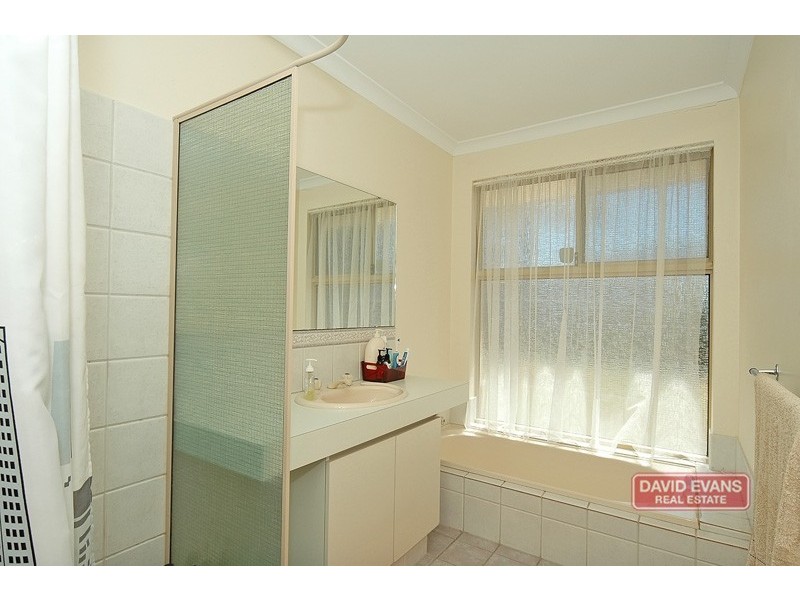 31 Houghton Drive, Carramar WA 6031