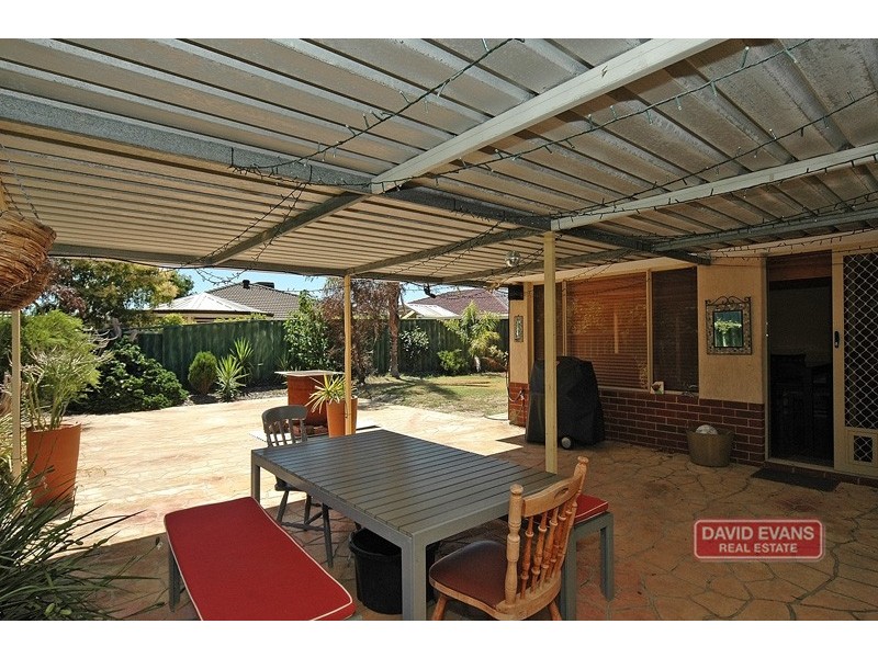 31 Houghton Drive, Carramar WA 6031