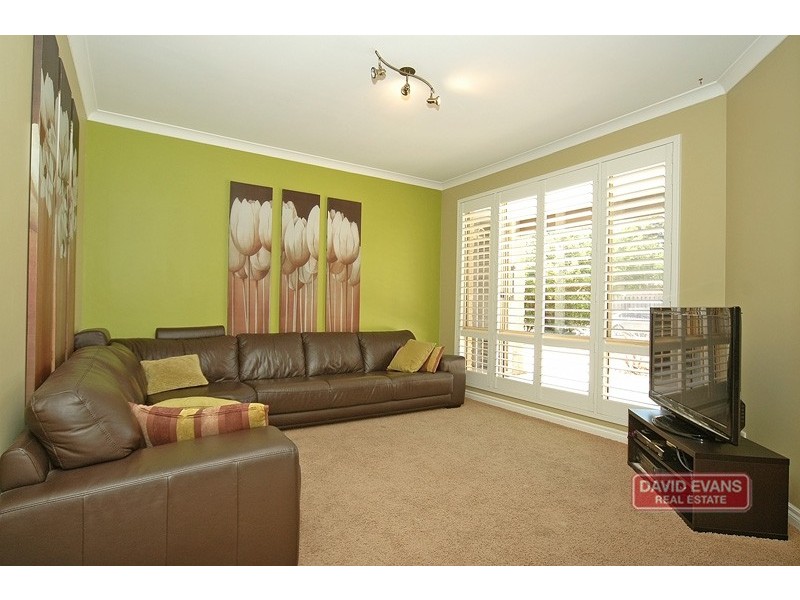 6 Falkirk Court, Kinross WA 6028