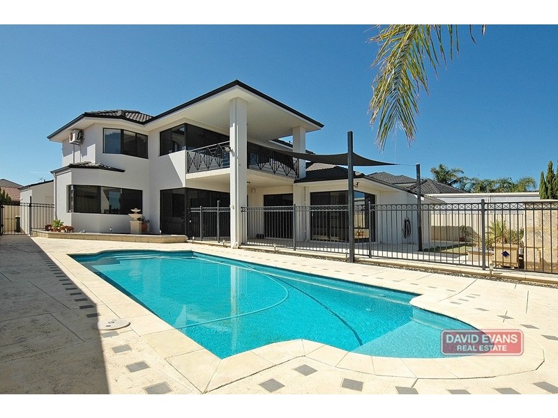 8 Raffles Court, Currambine WA 6028