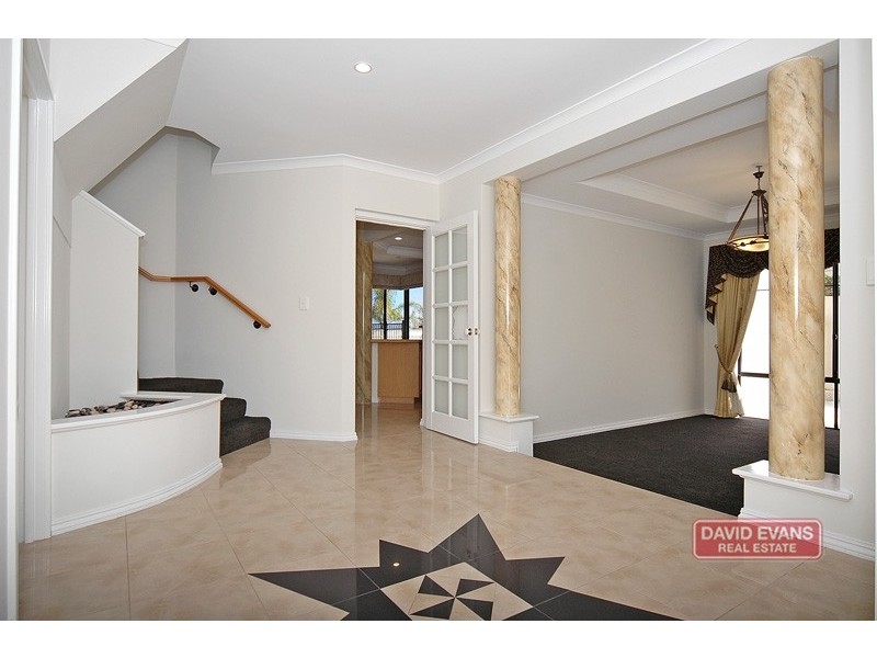 8 Raffles Court, Currambine WA 6028