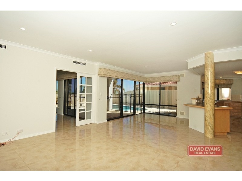 8 Raffles Court, Currambine WA 6028