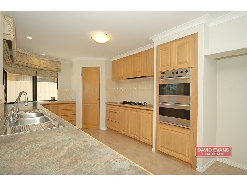 8 Raffles Court, Currambine WA 6028