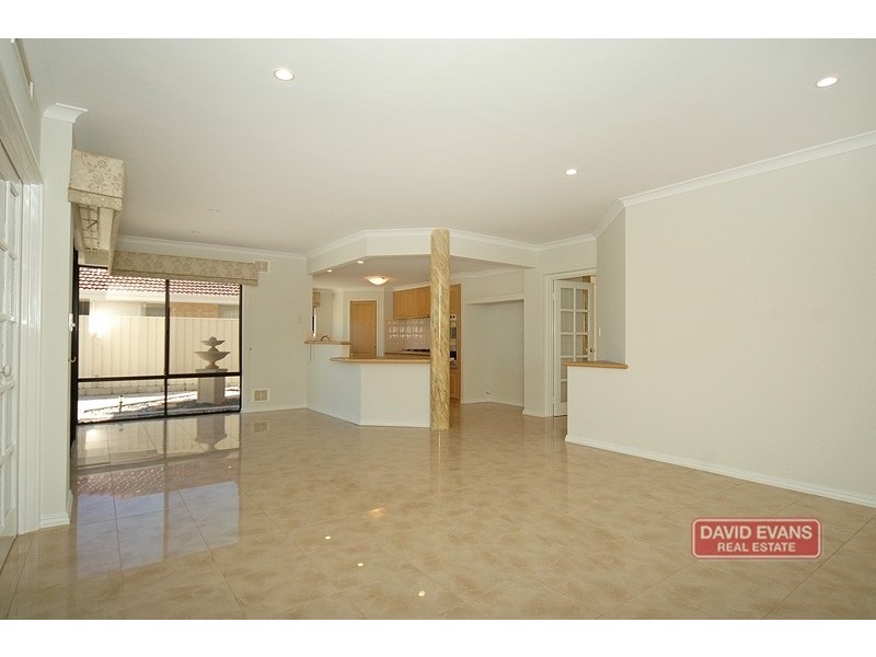 8 Raffles Court, Currambine WA 6028