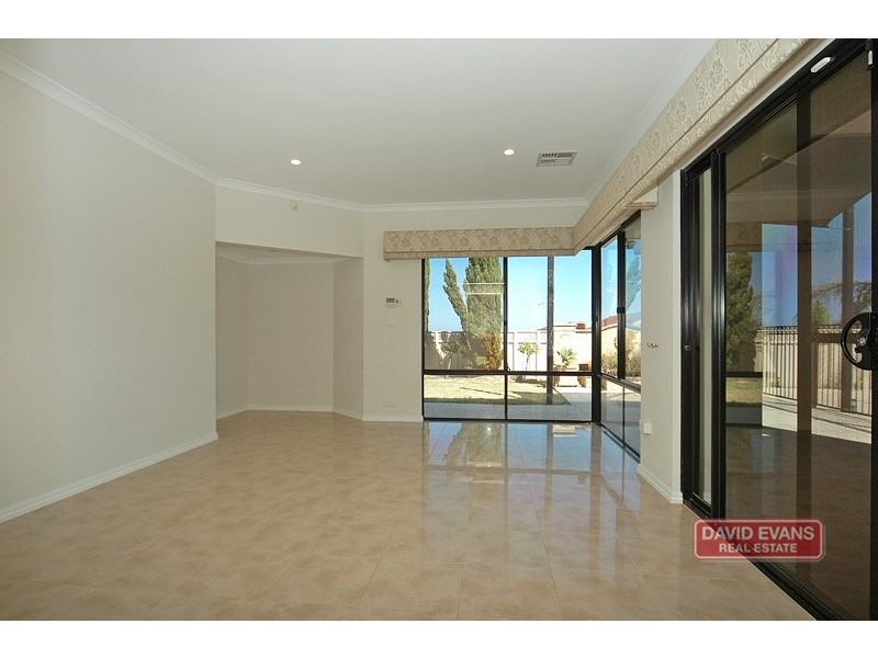 8 Raffles Court, Currambine WA 6028